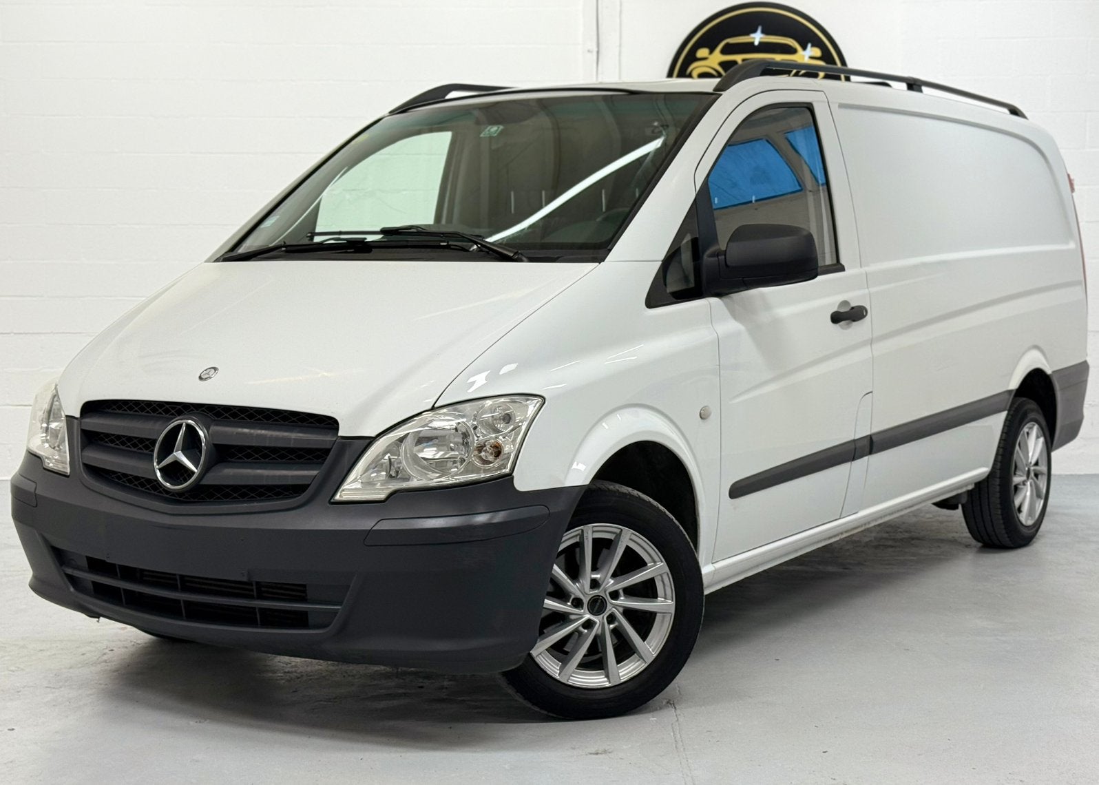 MERCEDES-BENZ VITO 110*LANG CHASSIS**COMPLEET LOGBOEK* CT OK, Auto's, Euro 5, Wit, Bedrijf, 70 kW