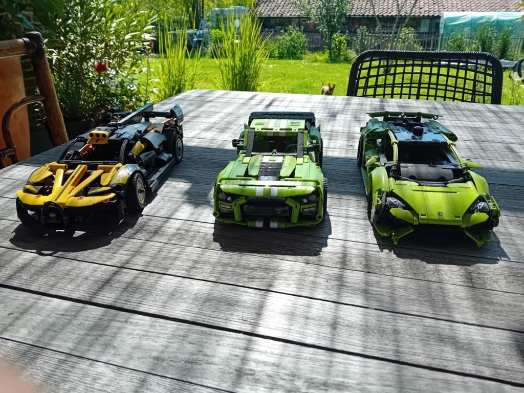 3 mooie lego technic autos 1 lamborghini 1 bugatti 1 ford, Ophalen, Zo goed als nieuw