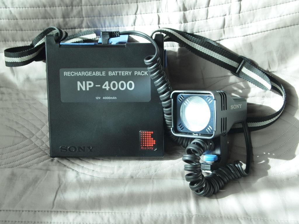 Sony battery video light HVL-50DA met battery pack NP-4000, Ophalen of Verzenden, Gebruikt, Lamp of Flitsset