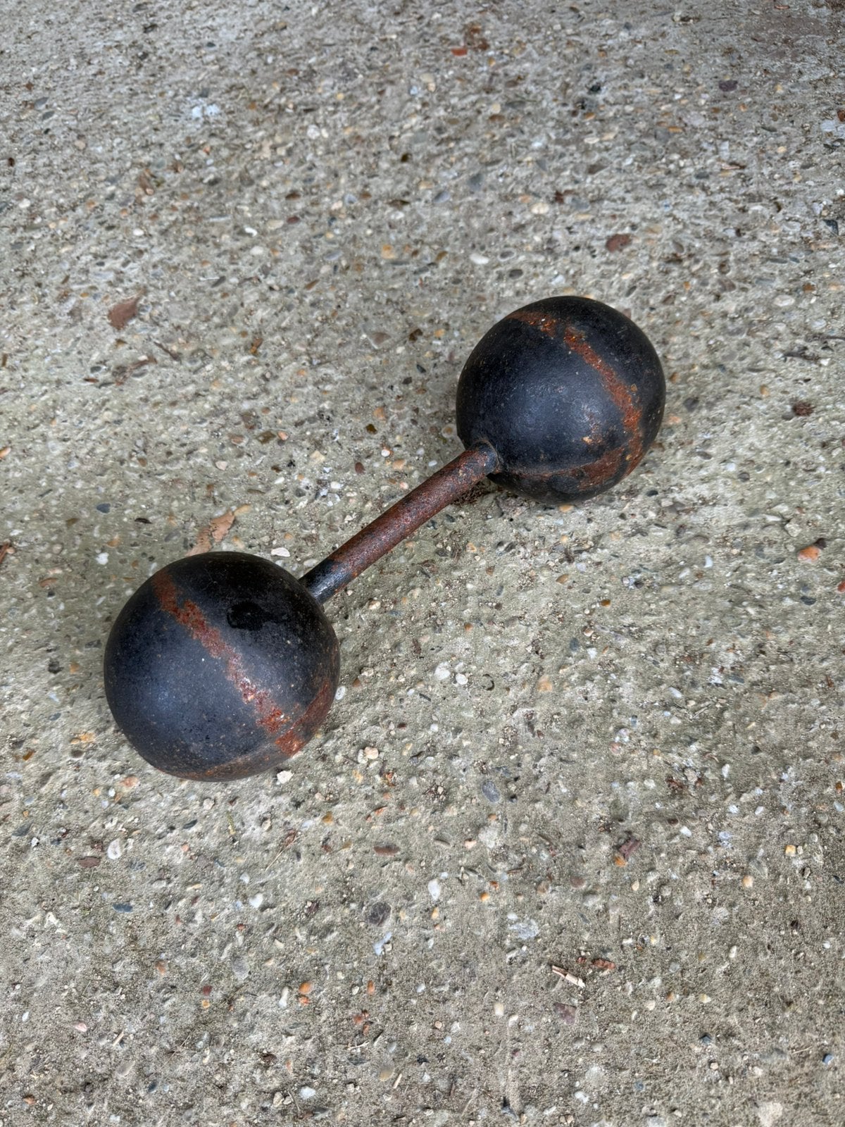 Antieke dumbell, Ophalen