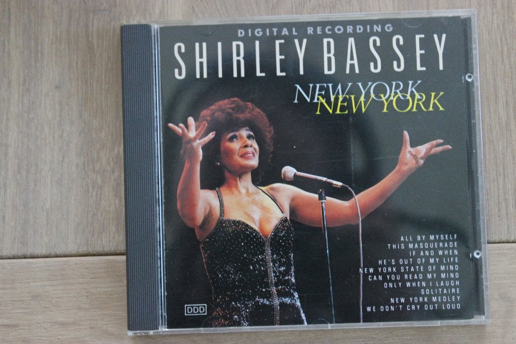 CD SHIRLEY BASSEY NEW YORK NEW YORK (DDD) ALS NIEUW, Cd's en Dvd's, Cd's | Pop, Ophalen of Verzenden