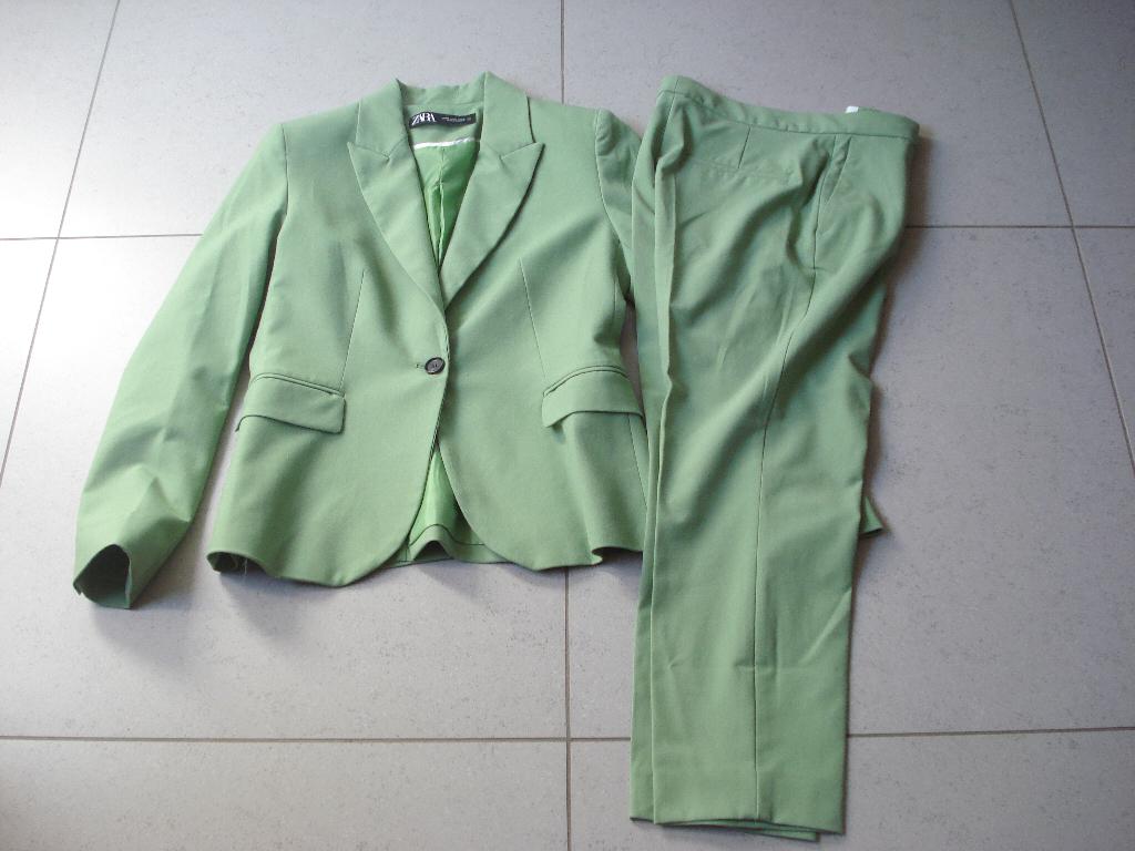Nieuwe groene Zara broek + blazer, dames/meisjes. mt 38, Kleding | Dames, Jasjes, Kostuums en Pakken, Nieuw, Kostuum of Pak, Maat 38/40 (M)