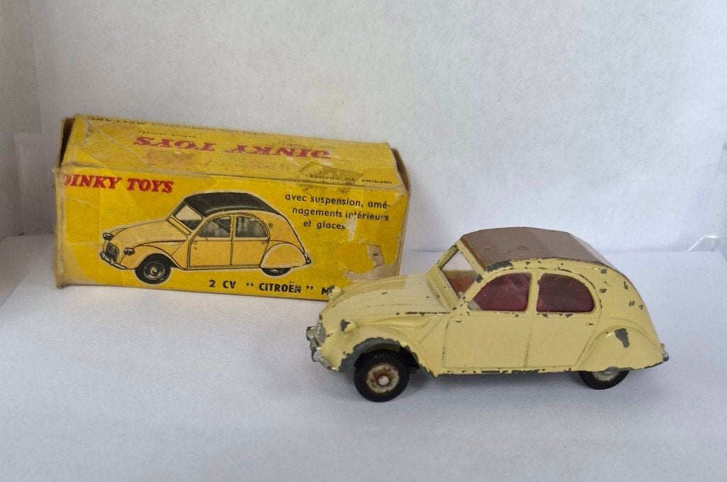 2 cv citroen modèle 61 Dinky Toys., Collections, Enlèvement ou Envoi, Utilisé, Voitures