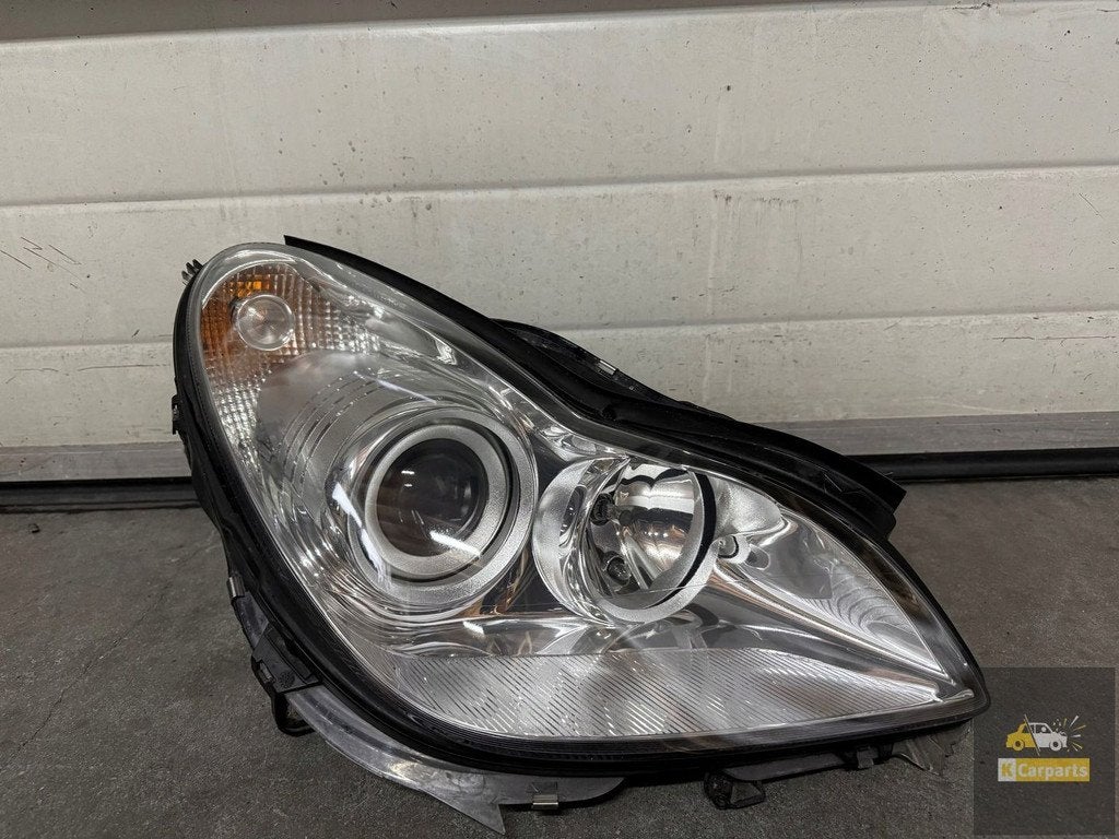 A2198203061, Phare bi-x non droit Mercedes CLS W 219 A219820, Mercedes-Benz AG, Mercedes-Benz, Utilisé, Mercedesstrasse 120
70372  Stuttgart, DE