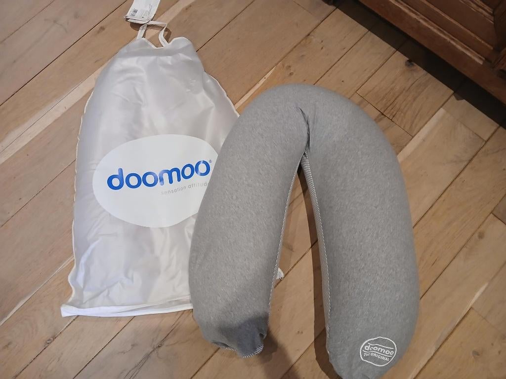 Coussin d'allaitement DOOMOO + Housse grise, Enlèvement, Neuf, Cadeau d'accouchement