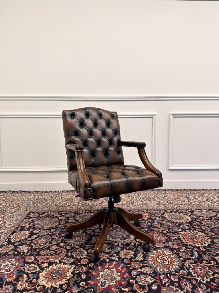 Klassiek Engels Chesterfield Bureaustoel, Antiek en Kunst, Antiek | Kantoor en Zakelijk, Ophalen