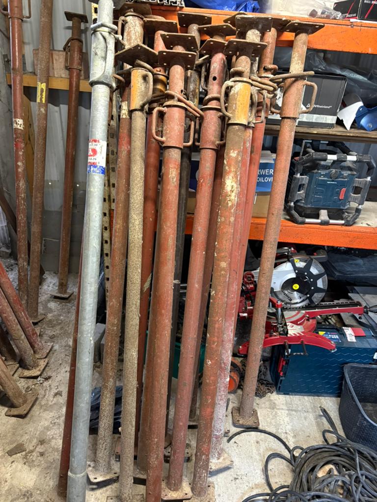 15 étançons 1,65 m fermer et 11 étançons de 2 mfermer, Bricolage & Construction, Échafaudages, Enlèvement, Comme neuf