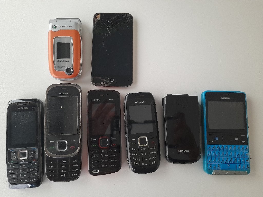 Oude gsm's (niet werkend en zonder lader)+ ipod, Télécoms, Téléphonie mobile | Nokia, Enlèvement ou Envoi, Ne fonctionne pas