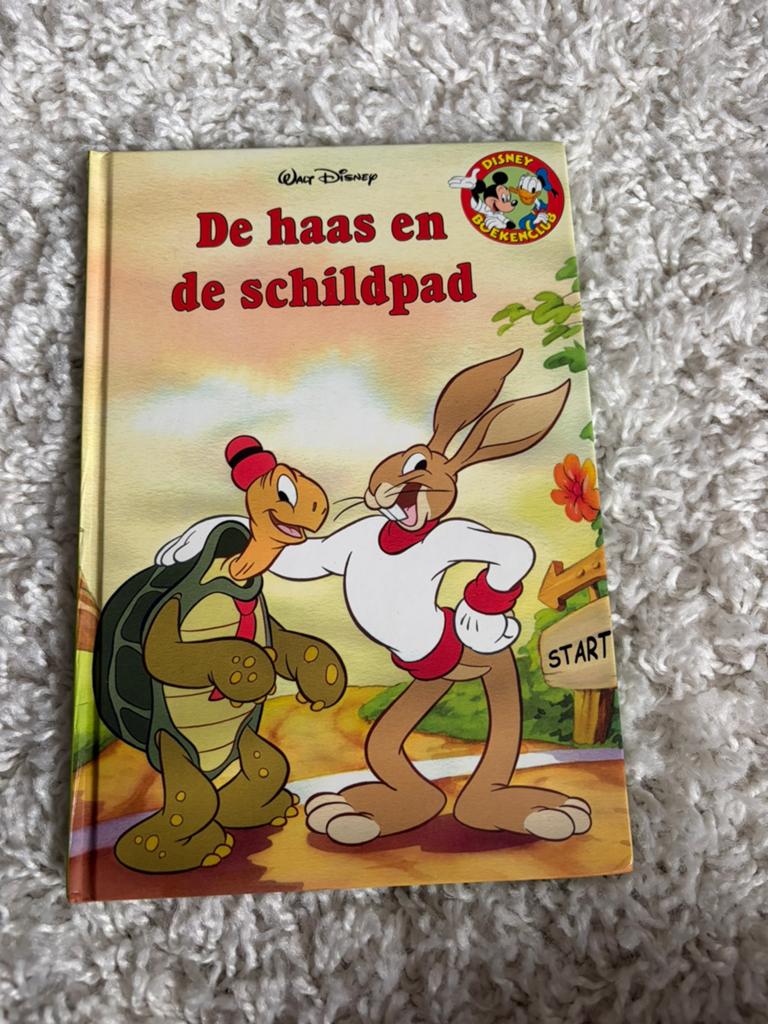 Disney boekenclub - De haas en de schildpad, Ophalen of Verzenden, Gelezen, Jongen of Meisje, Fictie algemeen
