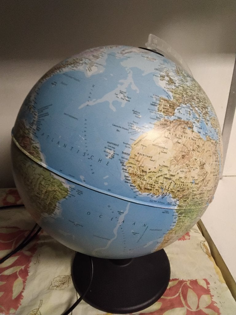 wereldbol op voet, Huis en Inrichting, Kunststof, 30 cm, Ophalen of Verzenden, Zo goed als nieuw