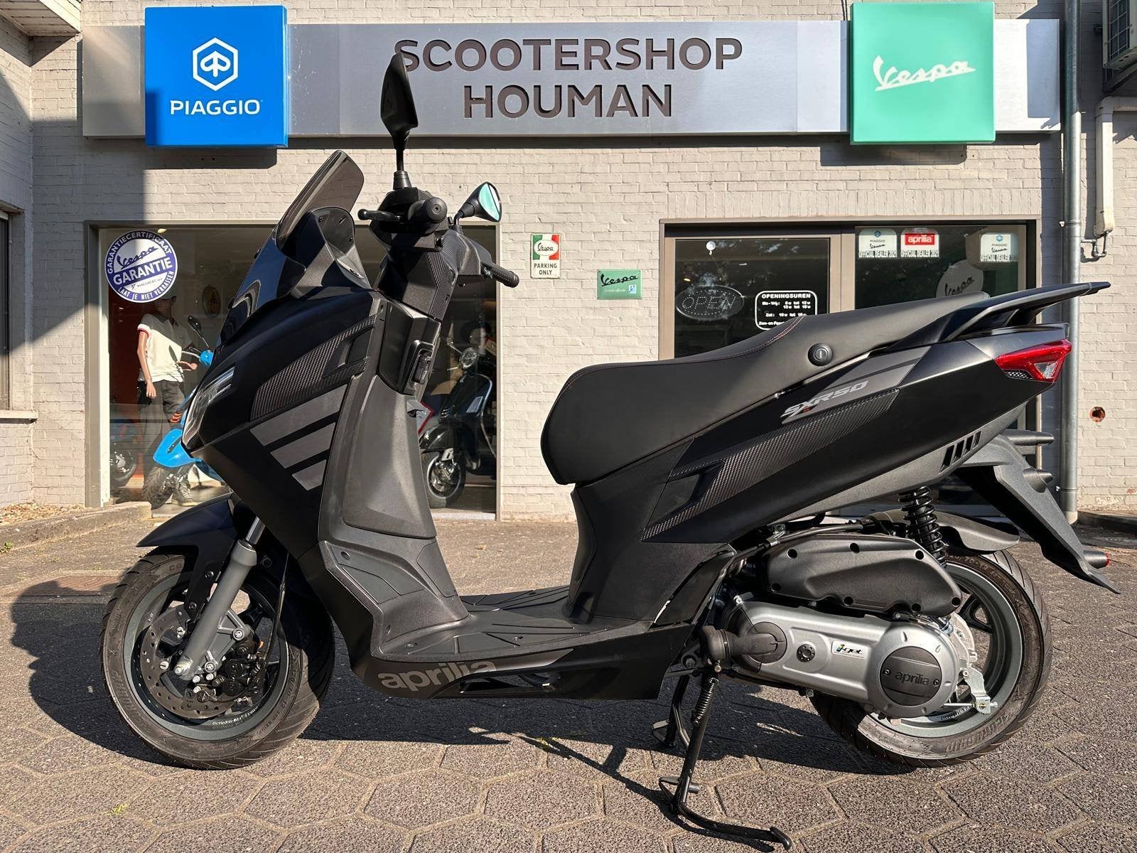 Aprilia SXR 50cc 45Km/h Enigma Black (nr.8), Nieuw, Benzine, 50 cc, Overige modellen