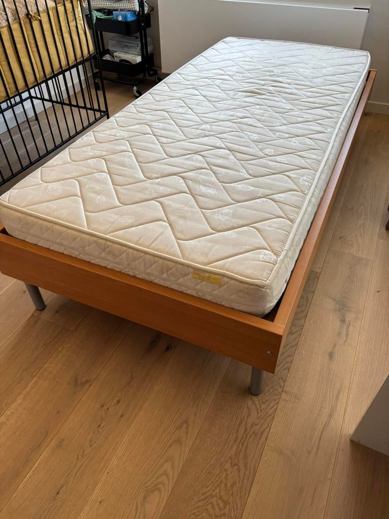 Eenpersoonsbed Ikea met matras, Huis en Inrichting, Ophalen, Eenpersoons, Bruin, 210 cm