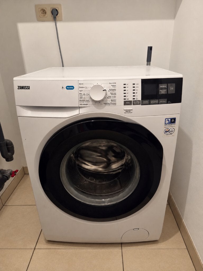 Lave linge, 1200 à 1600 tours, 6 à 8 kg, 85 à 90 cm, Programme lavage à la main