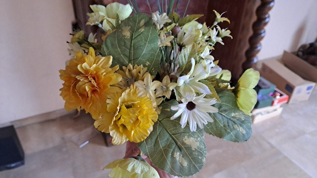 Kunstbloemen geel / wit, Maison & Meubles, Accessoires pour la Maison | Plantes & Fleurs artificielles, Enlèvement, Jaune