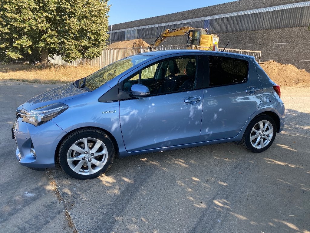 Toyota Yaris Hybrid 1.5i VVT-i Lounge E-CVT, Autos, Toyota, Achat, Euro 6, Entreprise, Entretenue par le concessionnaire