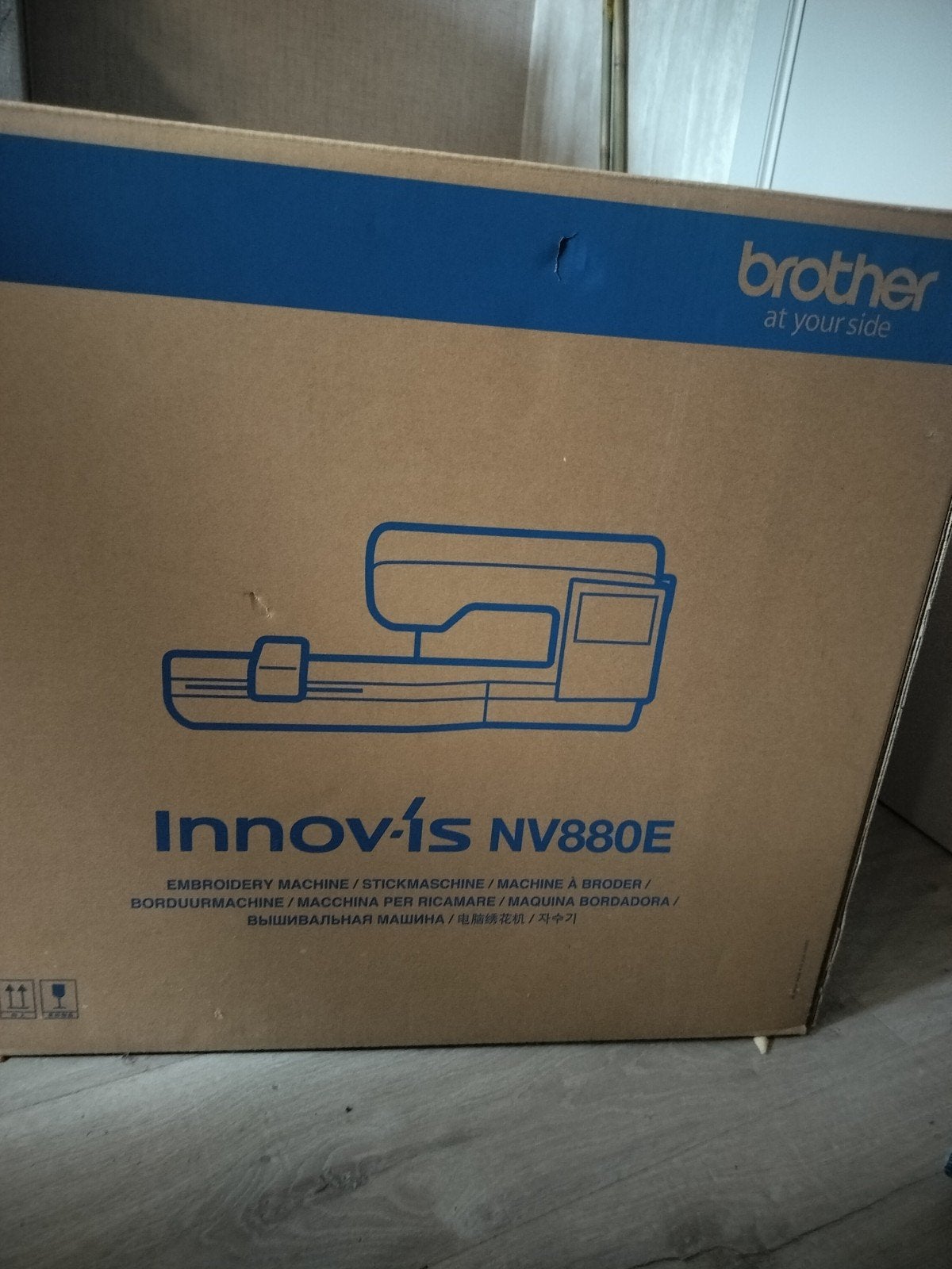 Borduurmachine Brother Innovis N880E met accessoires, Ophalen, Zo goed als nieuw, Brother