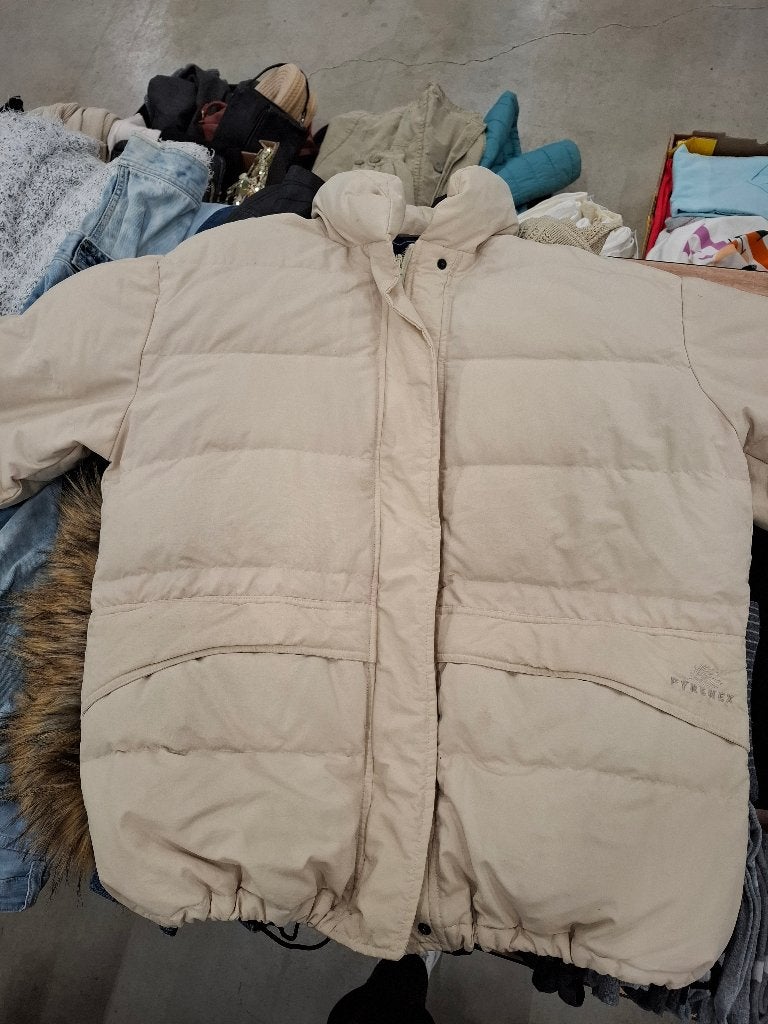 Donsjas pyrenex M42, Ophalen, Beige, Maat 42/44 (L), Zo goed als nieuw