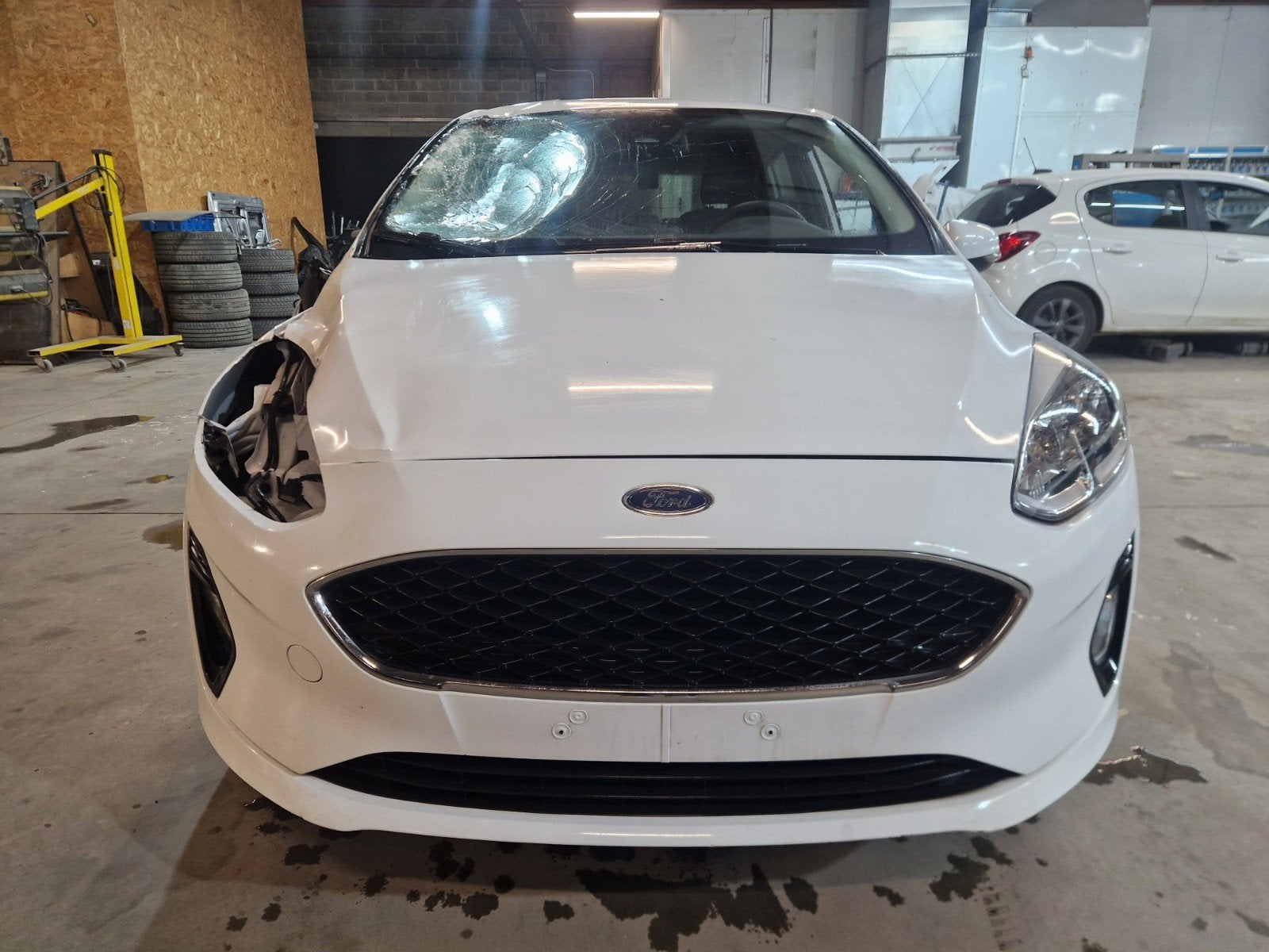 Ford fiesta Benzine 18 500 km Schade, Auto's, Voorwielaandrijving, Stof, 5 deurs, Particulier