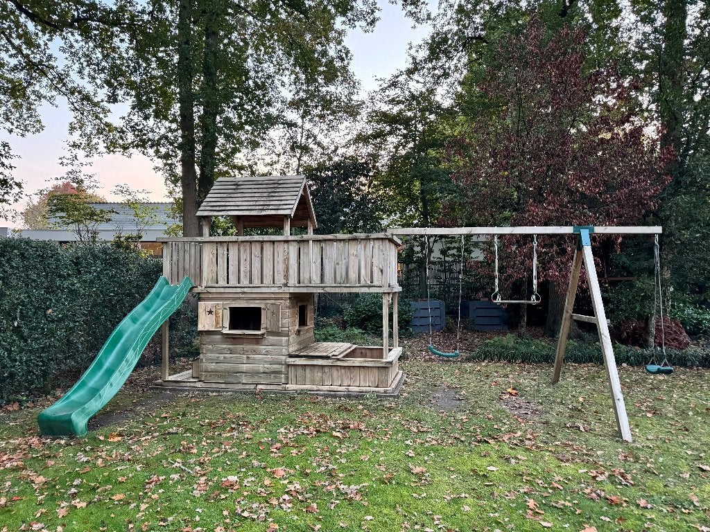 Groot houten speeltoestel: huisje glijbaan schommels zandbak, Kinderen en Baby's, Ophalen, Gebruikt, Hout