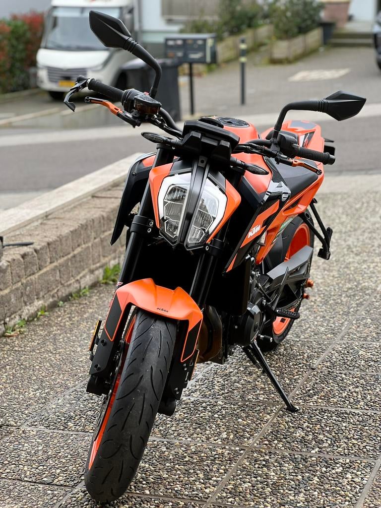 KTM 890 Duke GP – 2023 – TechPack– État Excellent –, Permis Moto A, Occasion, Plus de 35 kW, 2 cylindres
