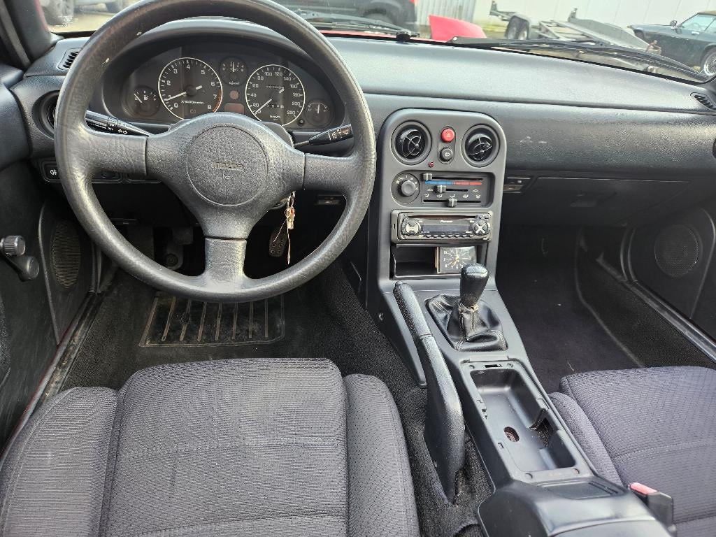 Mazda MX-5 NA 1.6i 16v, Rouge, Achat, Entreprise, Boîte manuelle