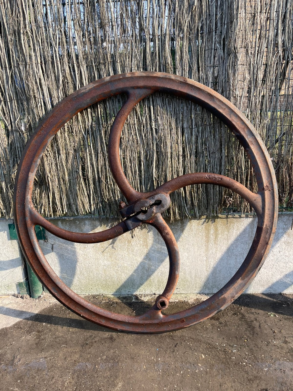 Gietijzeren vliegwiel – ø 90 cm – 4 spaken – klemnaaf, Enlèvement