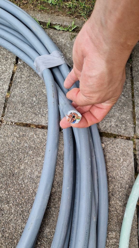 Cable, Bricolage & Construction, Enlèvement