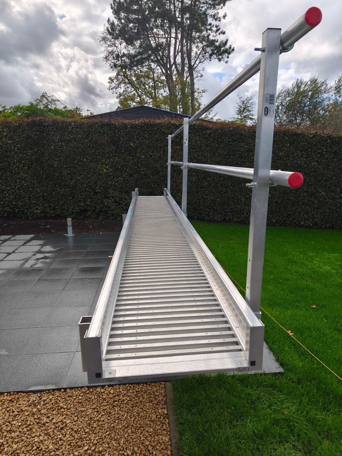 loopbrug Altrex 5 m x 0,60 m met dubbele leuning aan 1 zijde, Ophalen, Zo goed als nieuw, Overige typen