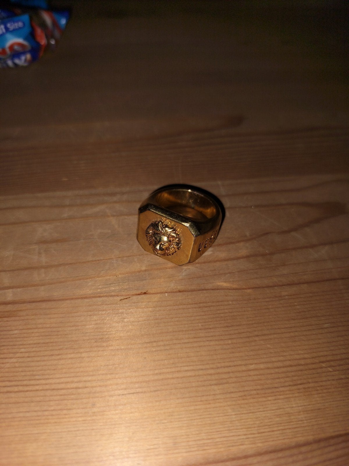 Versus Versace Gold Square 3D Lion Ring, Bijoux, Sacs & Beauté, Enlèvement, Comme neuf, Or, Fer ou Acier