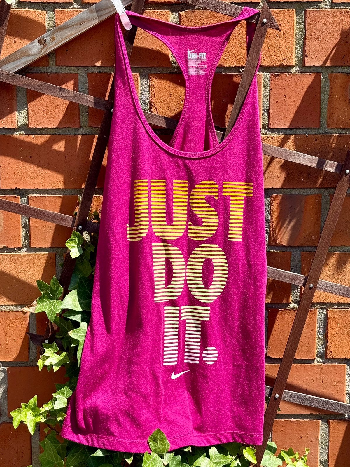 Nike Dri-Fit tanktop Just Do It (magenta/roze), Kleding | Dames, Overige typen, Ophalen of Verzenden, Zo goed als nieuw, Roze