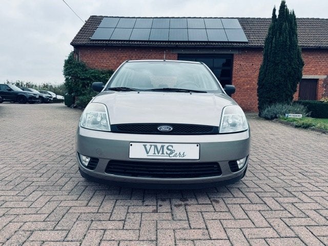 Ford Fiesta 1.4 Essence * Garantie * Climatisation *Attelage, 144 g/km, https://public.car-pass.be/vhr/f5045ffa-f30f-4215-8f6c-ca680a63a62d
