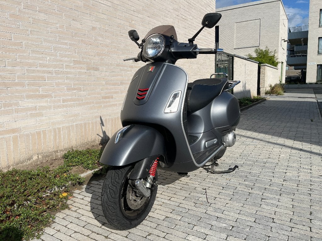 Vespa GTS 300 Sakrapovic, Motoren, Scooter, ABS, Motorrijbewijs A, Particulier