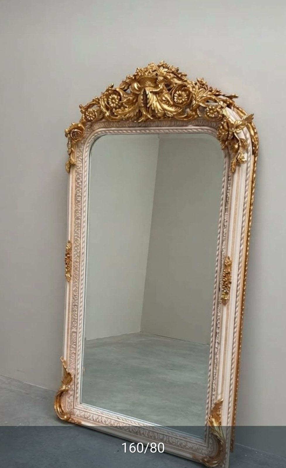Miroir baroque de luxe, Enlèvement