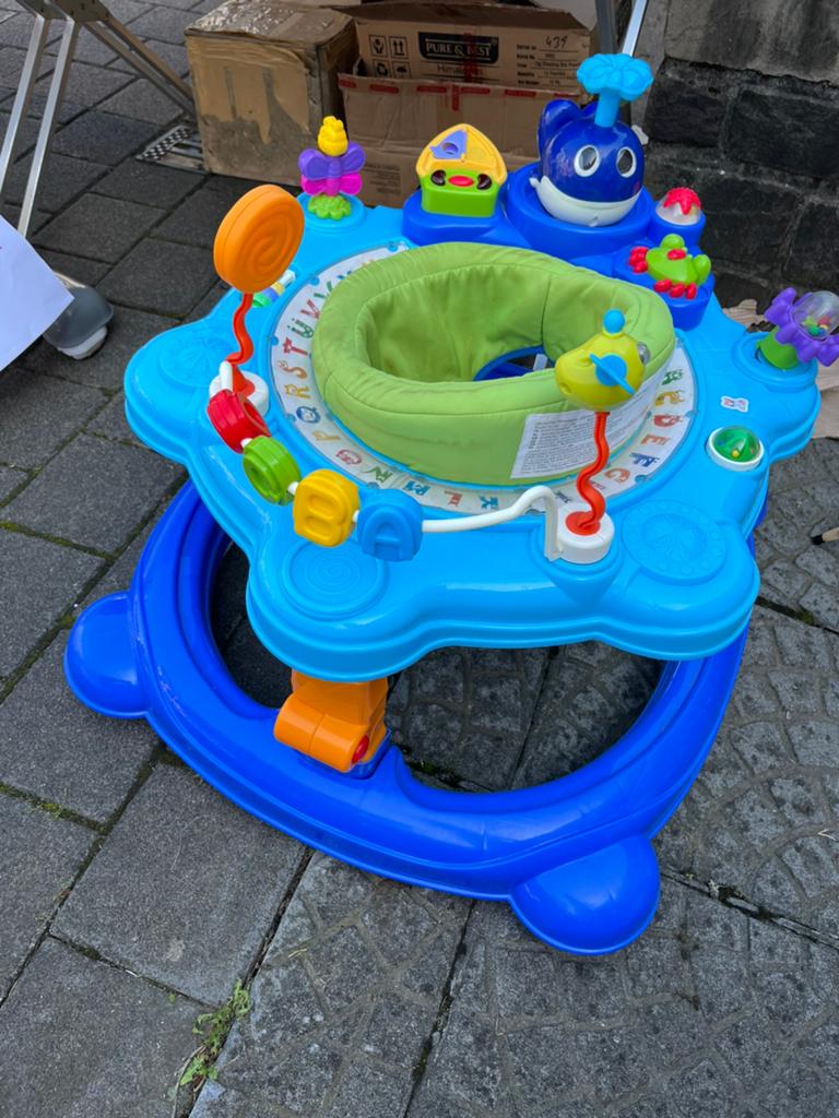 Loopstoel en jumperoo met speelgoed en geluidjes, Ophalen, Zo goed als nieuw