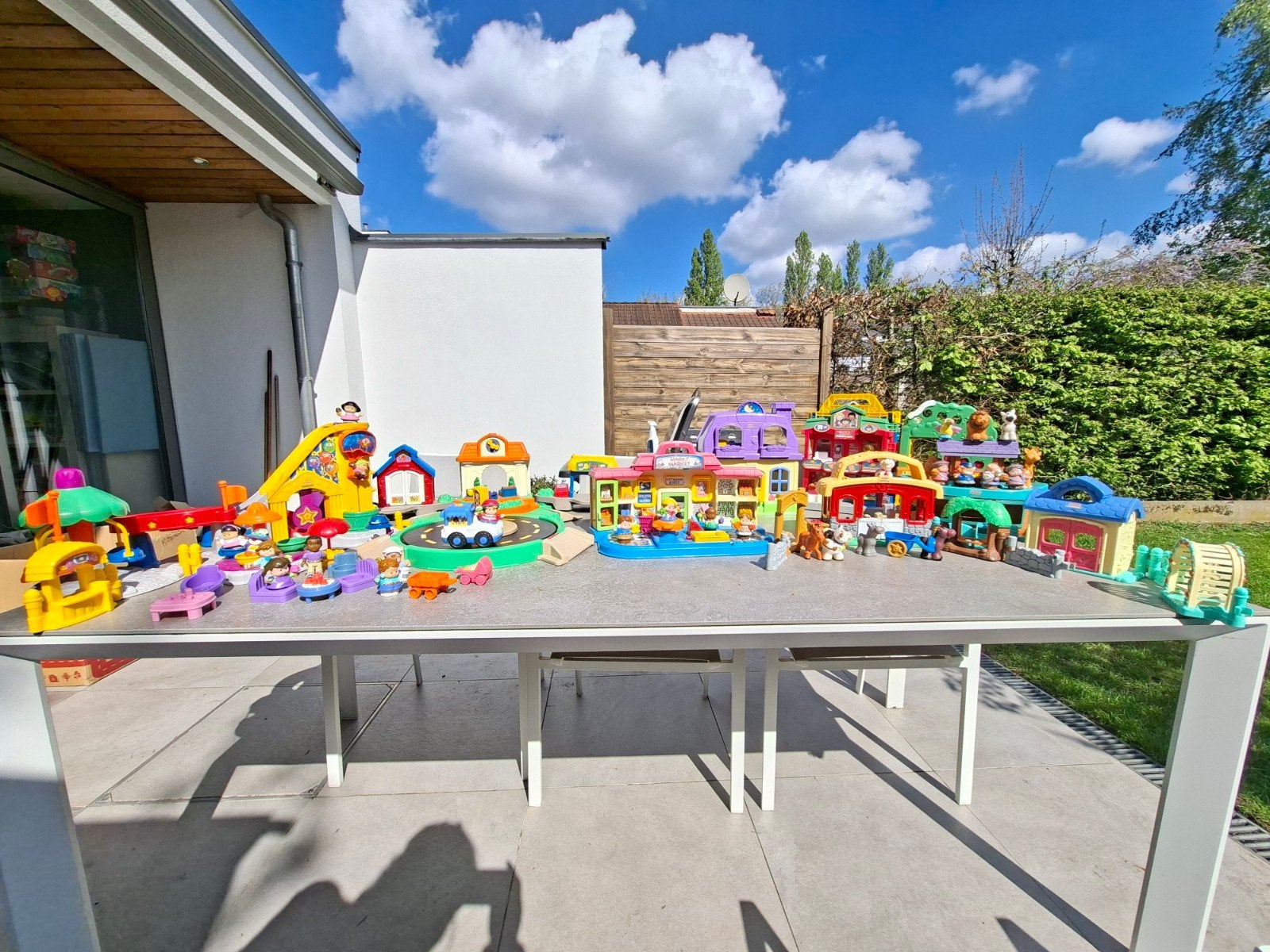 Pakket allerlei little people, Ophalen