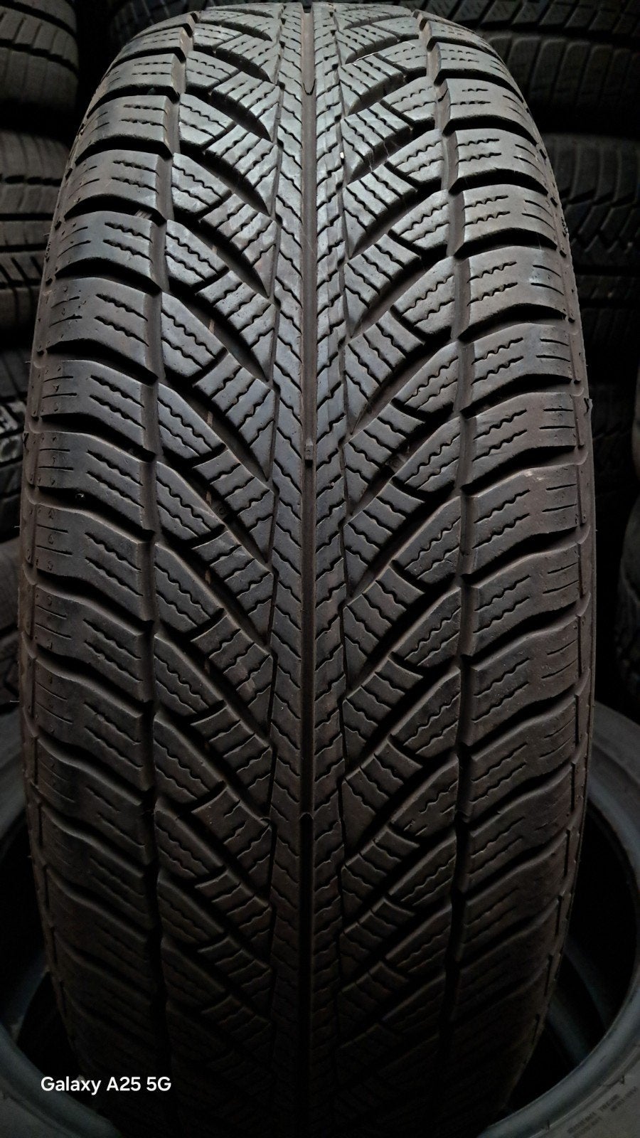 205/65R16 2056516 205/65/16 Goodyear d'hiver, Autos : Pièces & Accessoires, Enlèvement, Ferrari