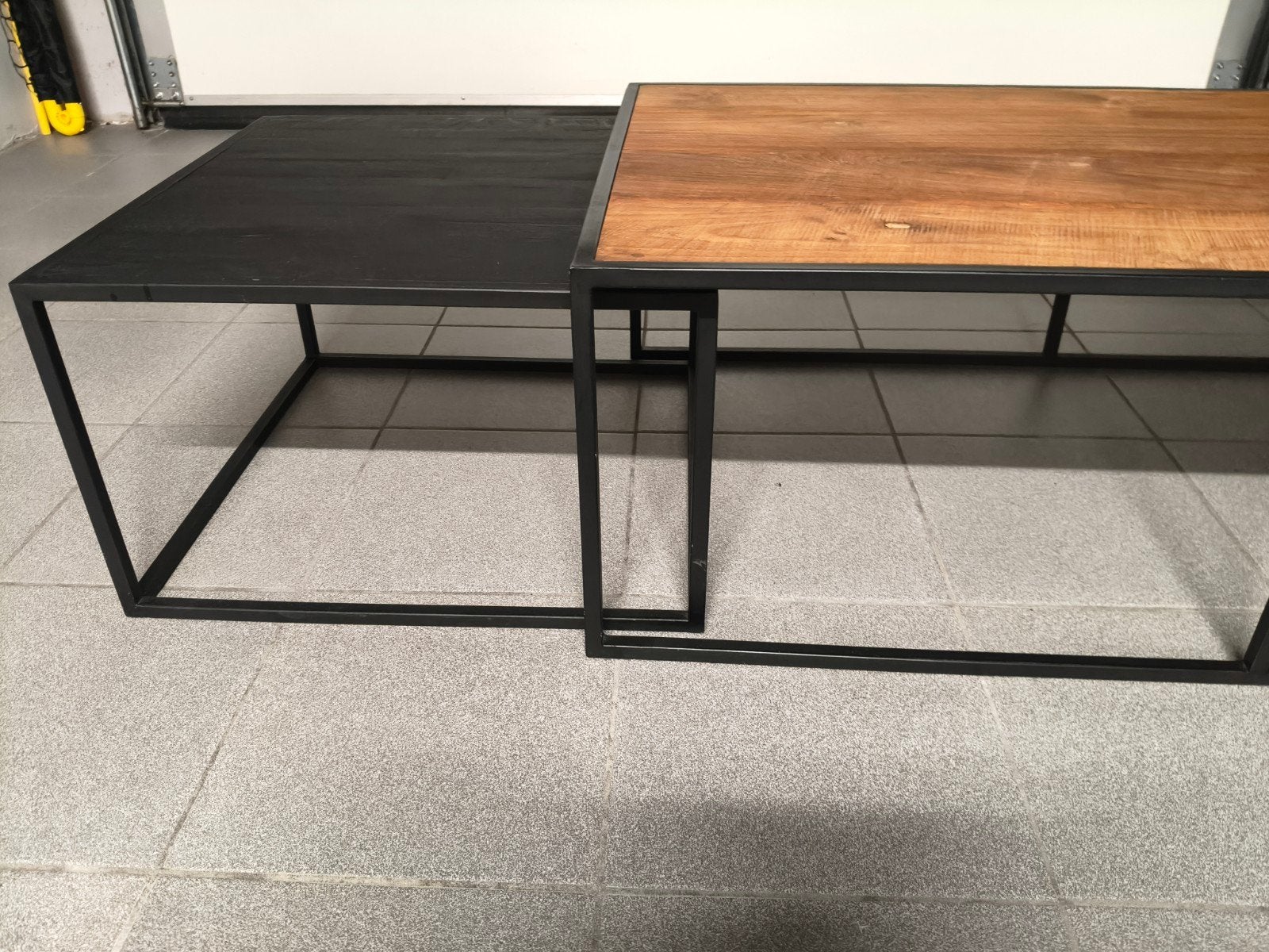 Salontafel groot en 2 kleintjes in teak. Nieuwprijs was 699€, Ophalen