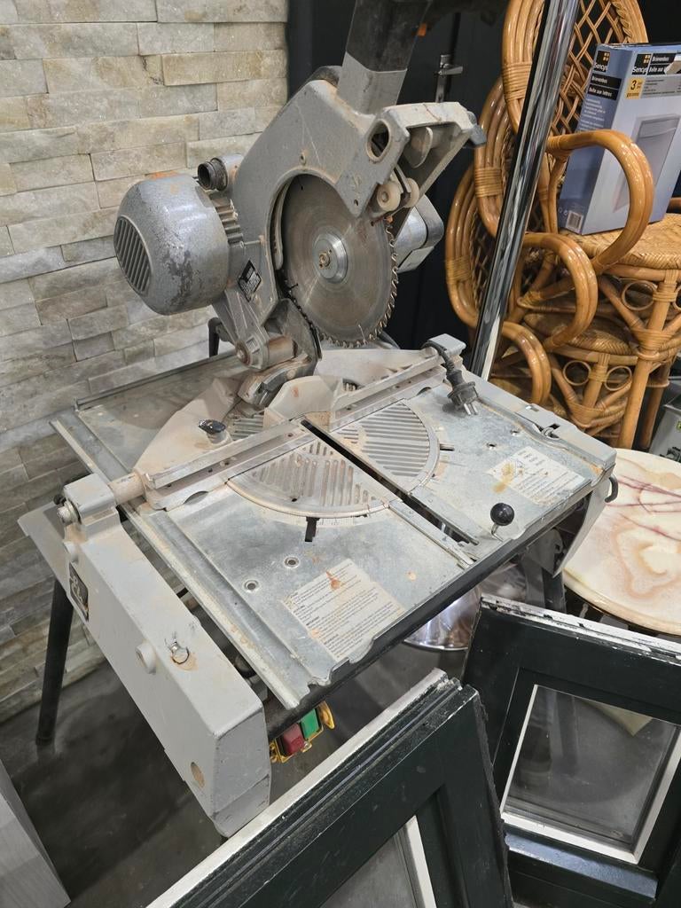 Élu tafel verstekzaag, Doe-het-zelf en Bouw, Gereedschap | Zaagmachines, Ophalen