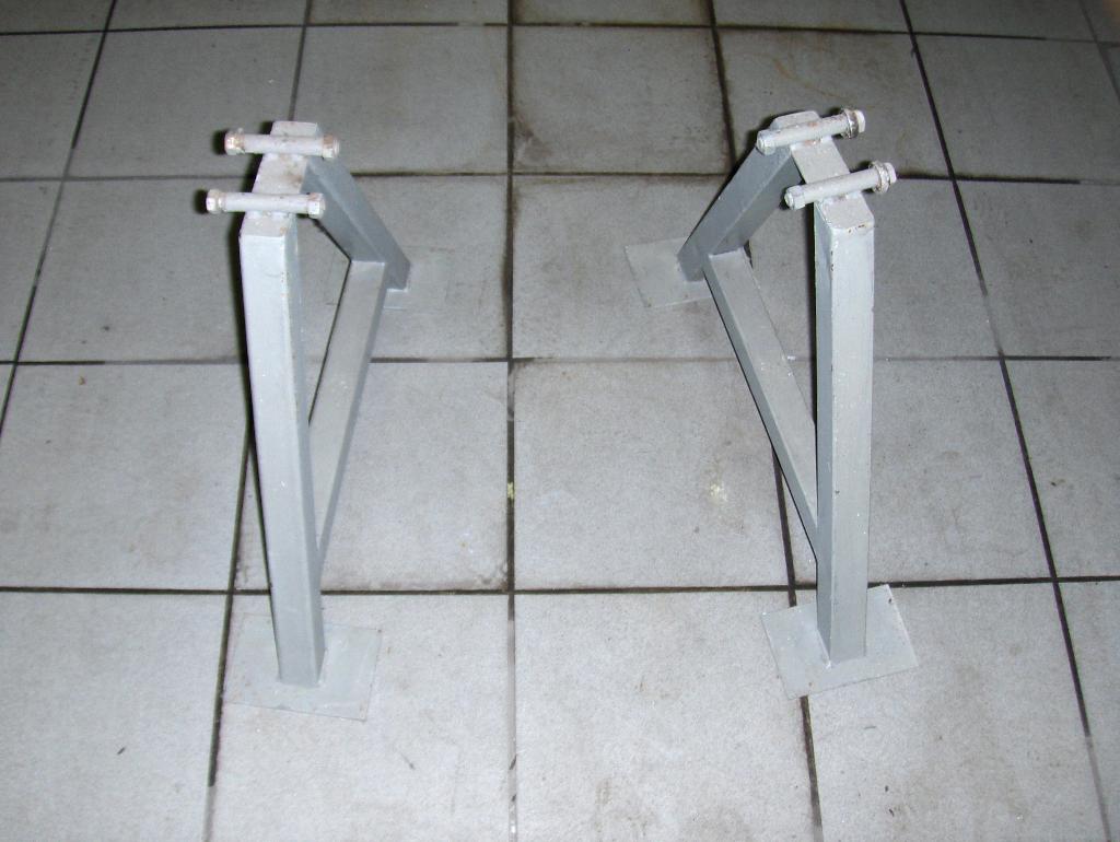 Dérouleur pour revêtement de sol. 2 supports + une barre., Enlèvement