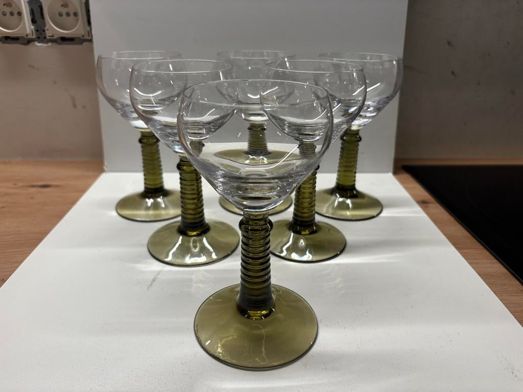 Set van 6 Rijnwijnglazen (Roemer) in geslepen kristal, Antiek en Kunst, Ophalen