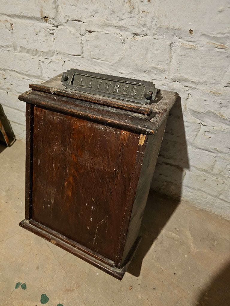 Ensemble boîte aux lettres ancienne, Enlèvement