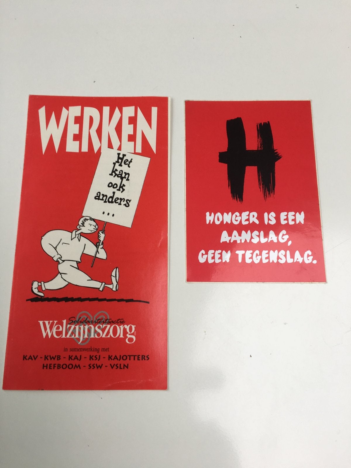 Twee stickers : honger en welzijnsorganisatie, Verzamelen, Stickers, Ophalen of Verzenden, Nieuw, Overige typen