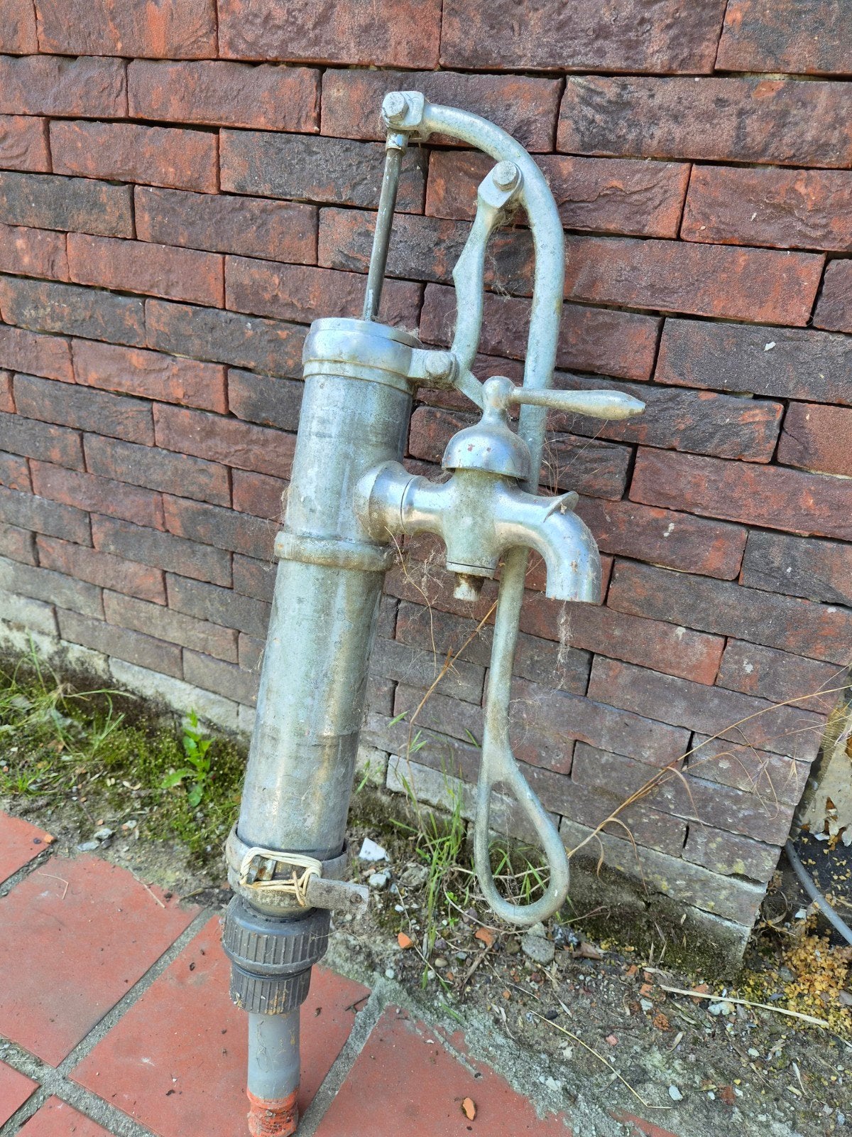 Antieke hand waterpomp gietijzeren. Werkt maar ook decoratie, Tuin en Terras, Ophalen of Verzenden