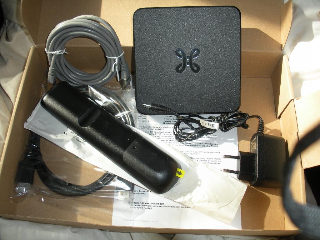 PROXIMUS TV BOX V7c/V7 Avec WiFi/Sans WiFi Et Ses Accessoir, Enlèvement ou Envoi, Comme neuf, Moins de 2 mètres, Câble HDMI