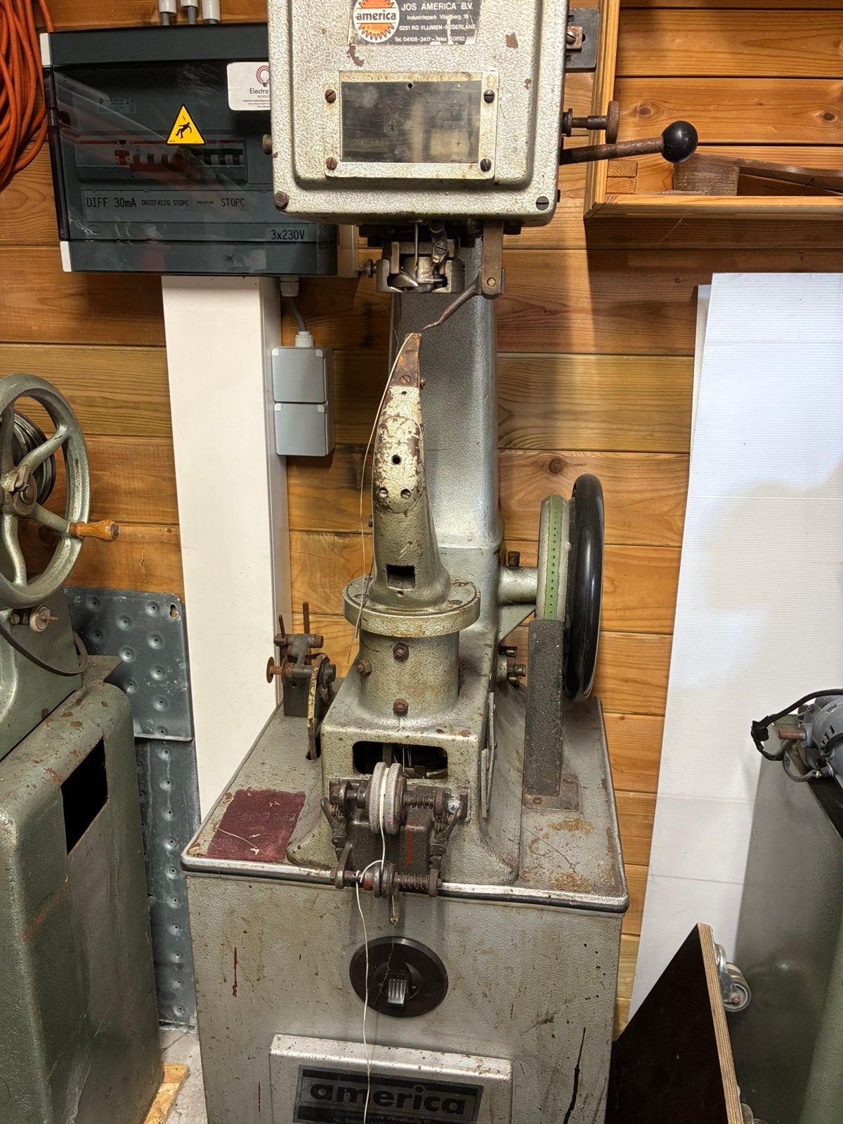 Oude machines schoenmakerij, Ophalen
