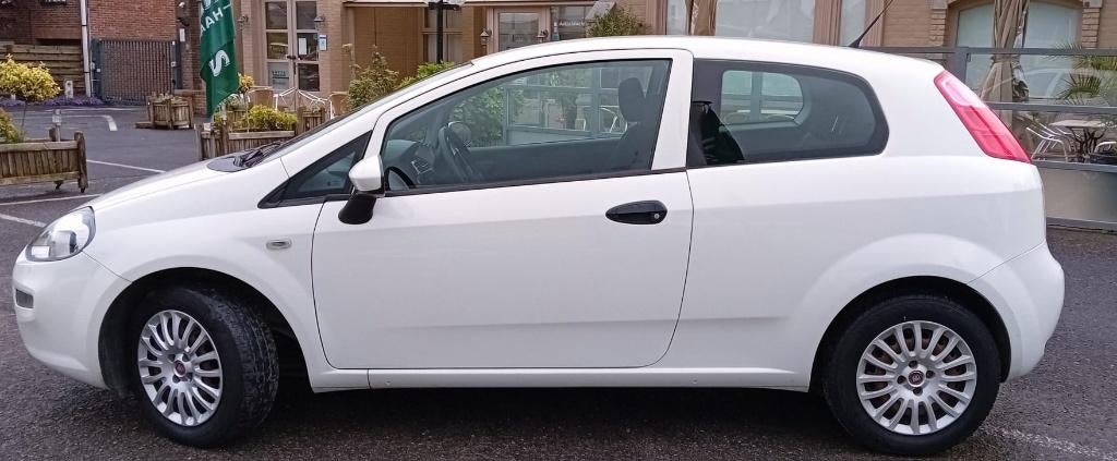 FIAT PUNTO 1,2 BENZINE EURO 6B, Auto's, Voorwielaandrijving, Stof, 4 cilinders, Particulier