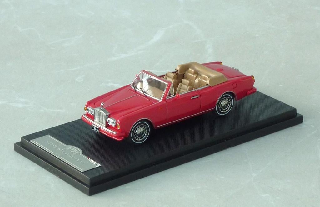 schaal 1-64 1993 Rolls Royce Corniche IV cabrio (rood), Ophalen of Verzenden, Nieuw, Auto