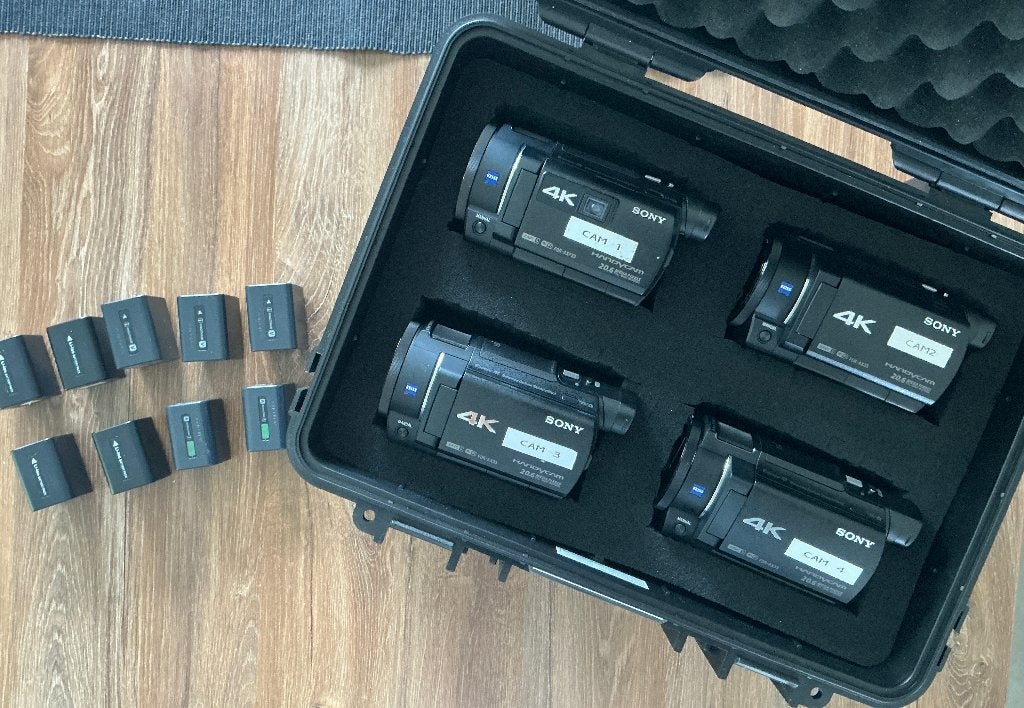 4 caméras Sony 4K FDR-AX33 + 9 batteries + valise B&W, Audio, Tv en Foto, Ophalen, Zo goed als nieuw, Sony