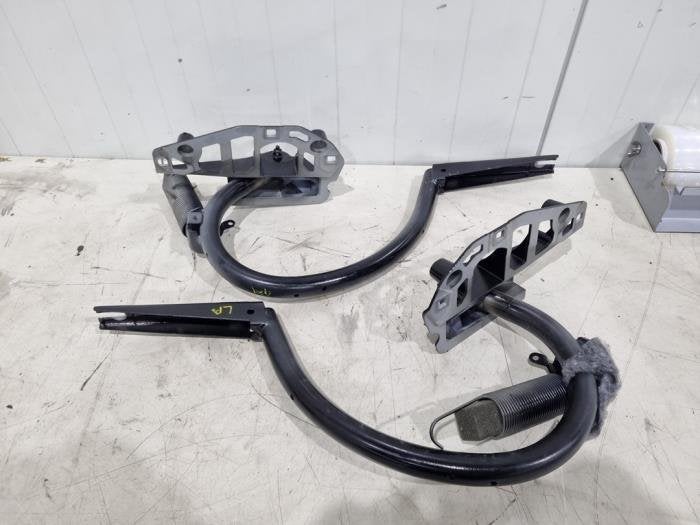 Charnière hayon d'un Mercedes C-Klasse, Autos : Pièces & Accessoires, 3 mois de garantie, Utilisé, -, -