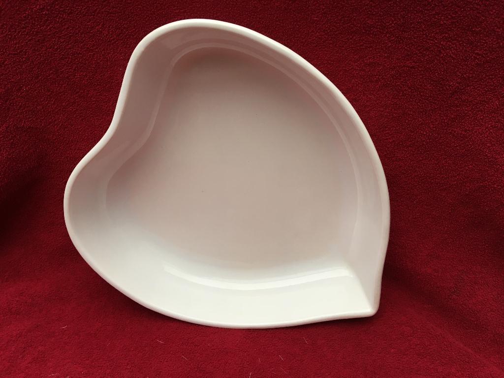 Hartvormige ovenschotel voor Valentijn, Huis en Inrichting, Ophalen of Verzenden, Zo goed als nieuw, Schaal of Schalen